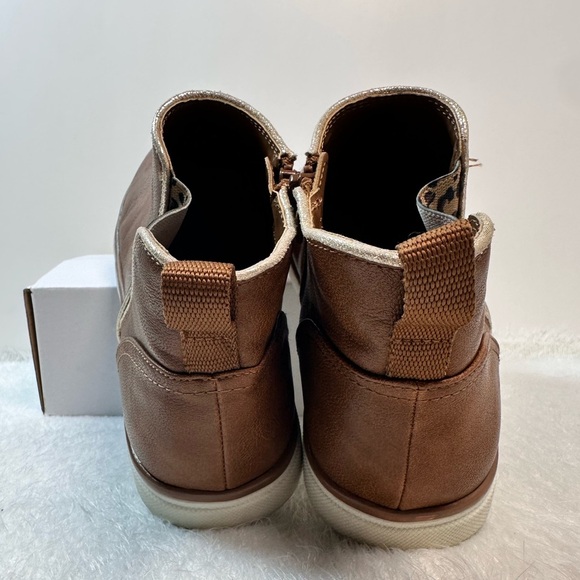 Lands' End Cream and Brown Ankle Boots ๐๐๐ - Picture 7 of 7